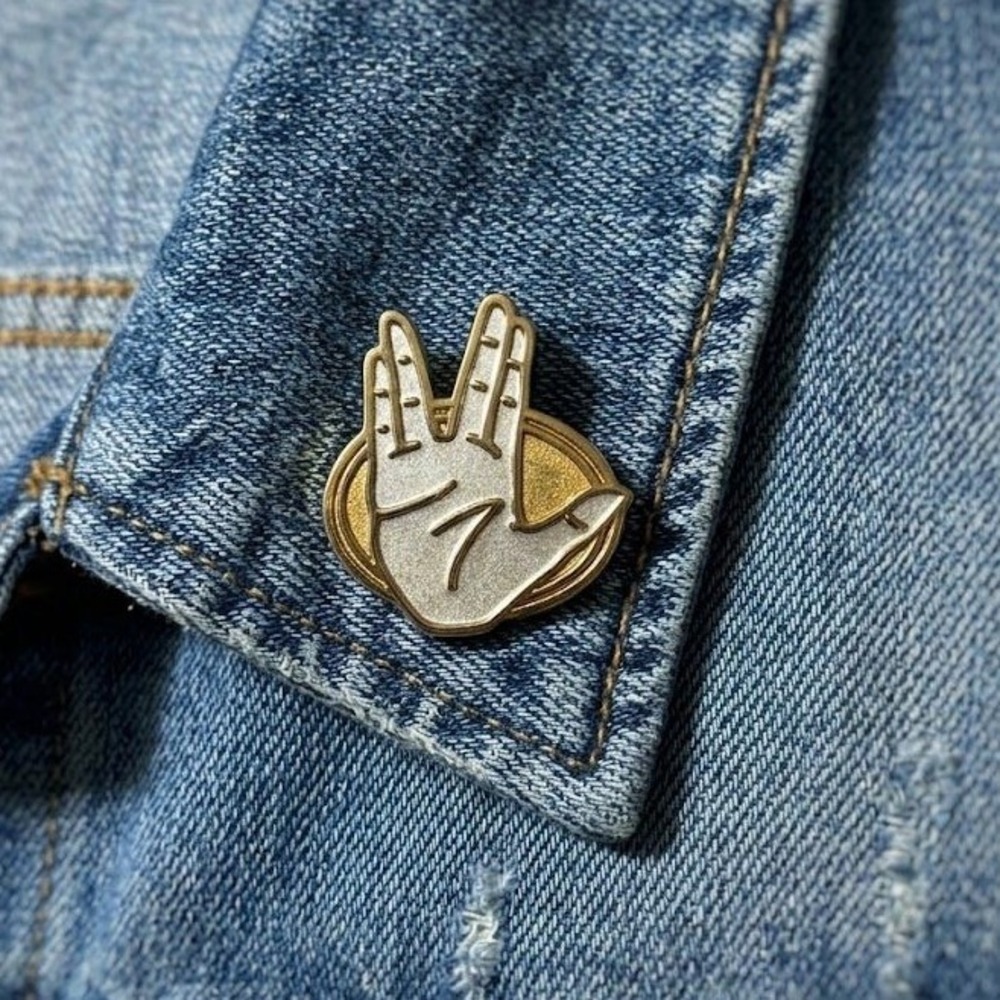 Star Trek Online Loot Crate Enamel Pin July 2016 Futuristic Vulcan Salute Hand
